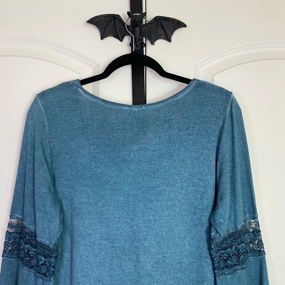 Bohemian Blue Blouse With Lace accents & Bell sleeves, Babydoll cut size 14/16 - Picture 4 of 8